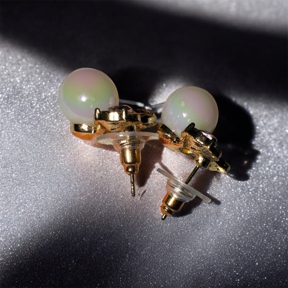 🎀Gold & Pink Bow 🎀Faux Pearl Stud Earrings - Picture 2 of 2